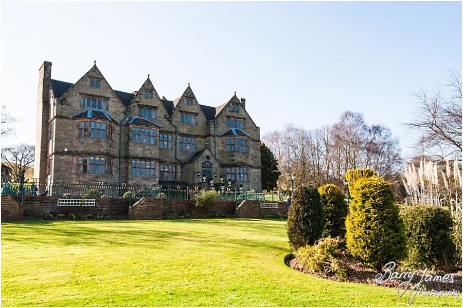Relaxed natural wedding photographs at Weston Hall in Stafford by Contemporary Staffordshire Wedding Photographer Barry James