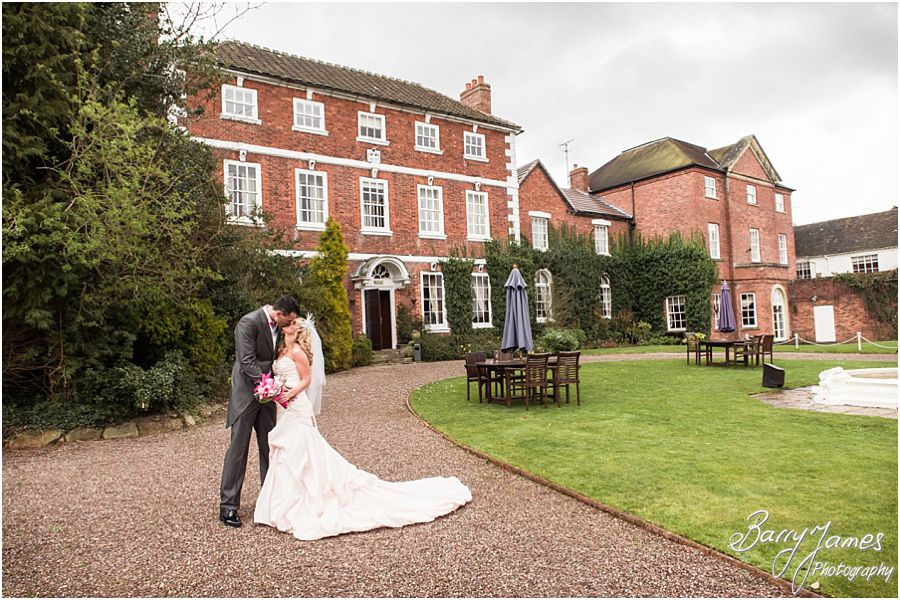 Stunning contemporary wedding photographs at Park House in Shifnal by Wolverhampton Wedding Photographer Barry James