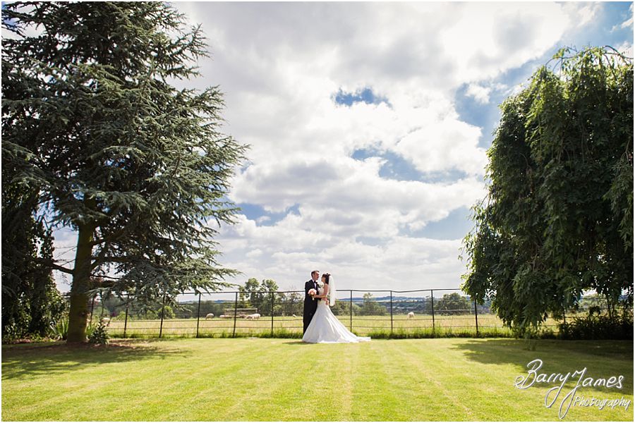 Recommended wedding photographers at Mythe Barn in Atherstone, Warwickshire by Warwickshire Wedding Photographer Barry James