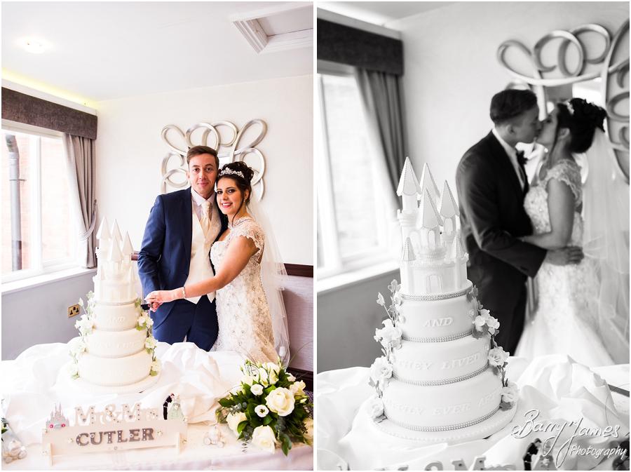 Wedding cake cutting photographs